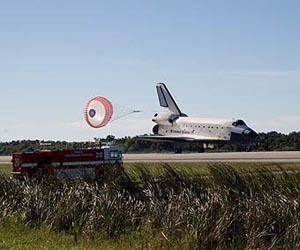 STS-132 astronauts practice for entry
