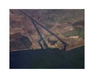 Suez Canal, energy lifeline, seen vulnerable to jihadist attack