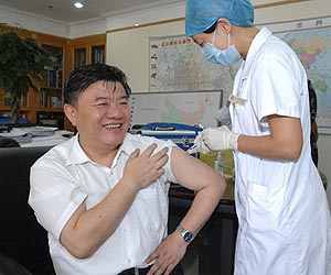 Pandemic flu vaccine not linked to rare nerve disorder
