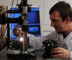 2-proton bit controlled by a single copper atom