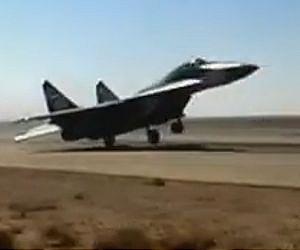 Lebanon army fires on Syria aircraft for 'first time'