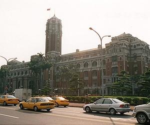 Taiwan businessmen head home from China to vote