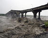 At least four dead after Typhoon Sinlaku pounds Taiwan