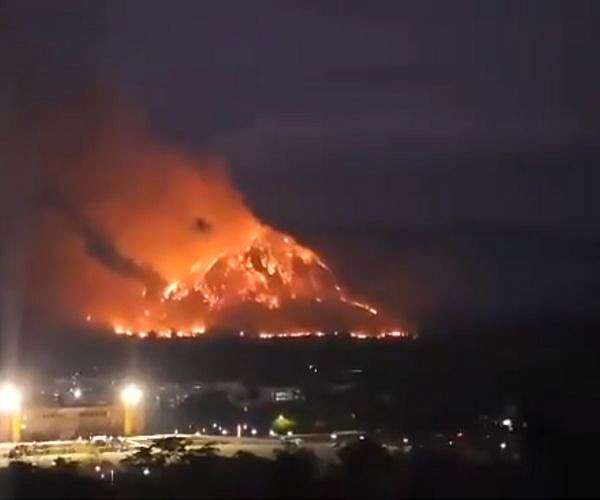 Fire fighting helicopter tackles Thailand blazes