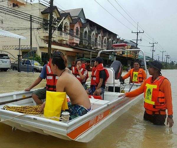 Thais navigate flooded homes and ancient temples by boat