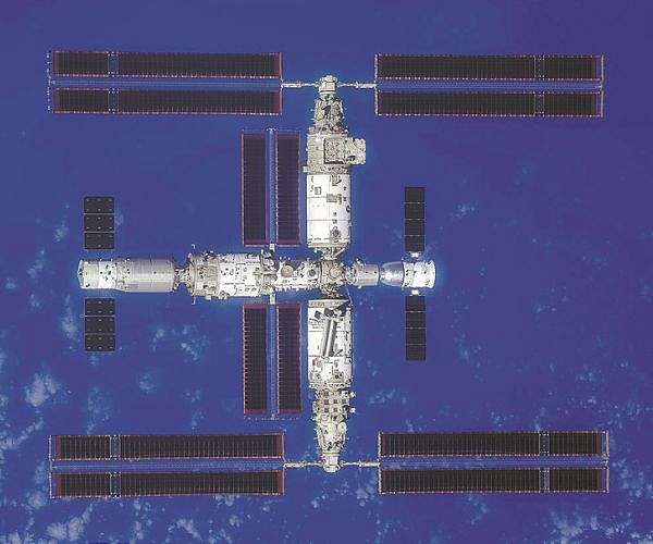 Shenzhou-18 Crew Tests Fire Alarms and Conducts Medical Procedures in Space
