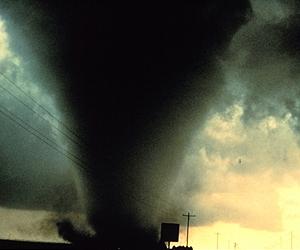 Tornadoes kill 10, destroys homes in southern US