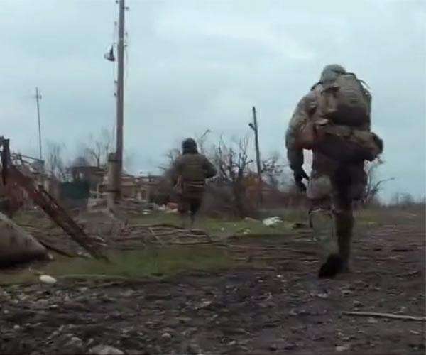 Fierce battles rage in Bakhmut as Ukraine calls for planes