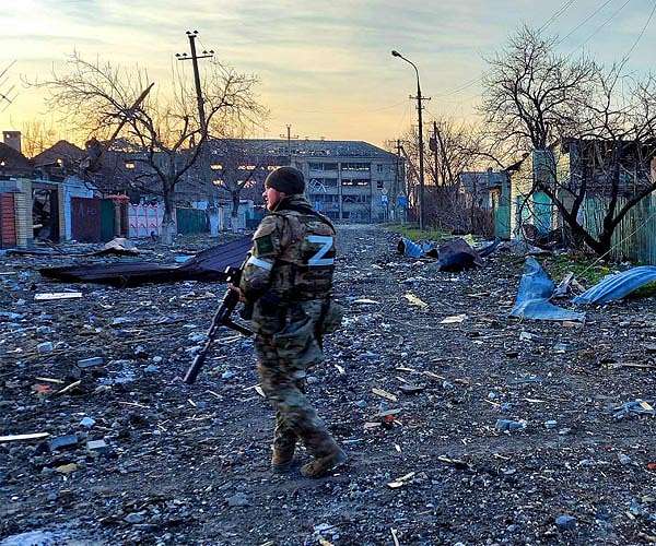 NATO sees no Russian pull-back in Ukraine, expects more offensives