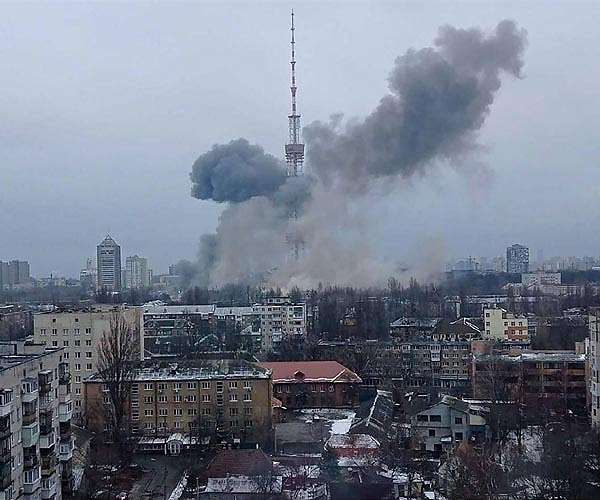 Ukraine deploys air defence as Russia targets Kyiv