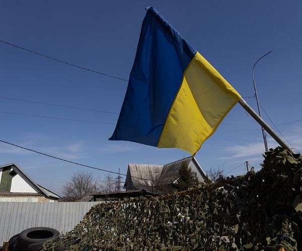 On Ukraine frontline troops plead for more tanks, munitions