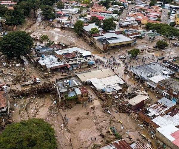 Hope fading in search for Venezuela landslide survivors