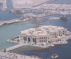 US hands key base over to Iraqi control