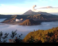 Indonesian villagers brace for potential volcanic eruption