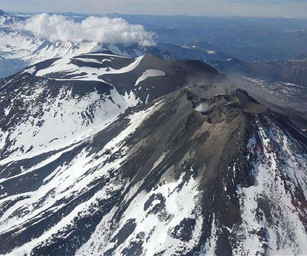 As Colombian volcano rumbles to life, villagers resist evacuation