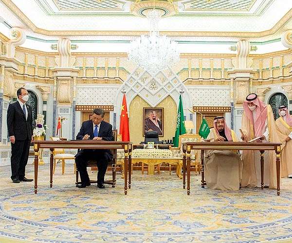 Saudi announces investment deals at Arab-China summit
